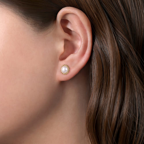 Pearl Stud Earrings in 14K Yellow Gold