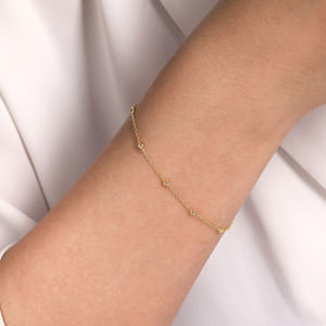 Diamond Chain Station Bracelet in 14K Yellow Gold