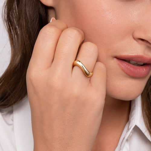Waved Stackable Band in 14K Yellow Gold