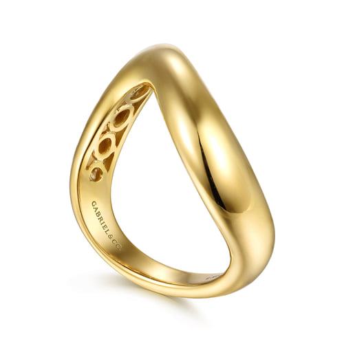 Waved Stackable Band in 14K Yellow Gold