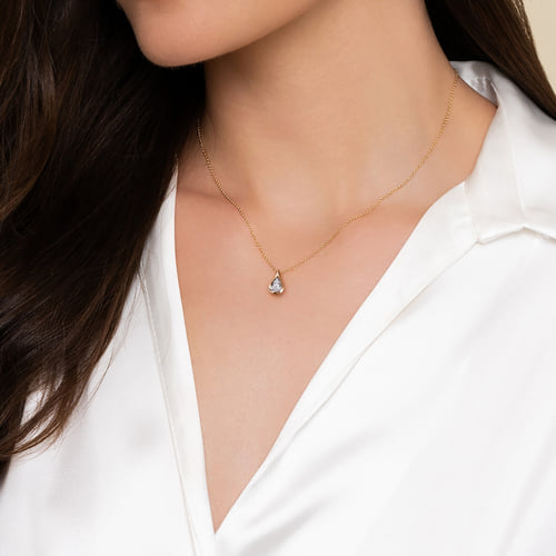 Diamond Teardrop Necklace in 14K Yellow Gold